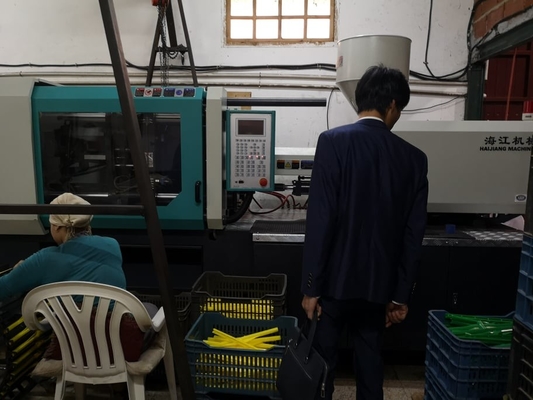 Macchina di stampaggio automatico a iniezione computerizzata con regolazione automatica dell'altezza e tipo automatico