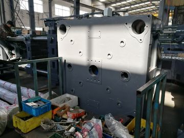 Macchina automatica dello stampaggio ad iniezione dei prodotti adatti del PVC con quattro cavità