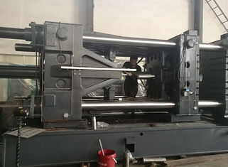 Tipo automatico ad alta velocità delle componenti della macchina due dello stampaggio ad iniezione per i prodotti della bachelite