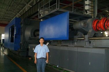 Macchina di fabbricazione di plastica della macchina dello stampaggio ad iniezione 1000 tonnellate per il materiale del PVC