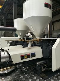 Macchina automatica dello stampaggio ad iniezione di colore dell'annullare due 180 tonnellate con ISO9001 certificato