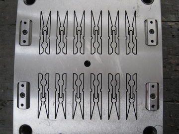 Cavità di plastica della macchina di formatura dell'iniezione fredda del corridore 16 per la clip di plastica