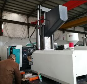 Macchina di plastica automatica dello stampaggio ad iniezione un risparmio energetico 5.4*1.5*2m da 240 tonnellate